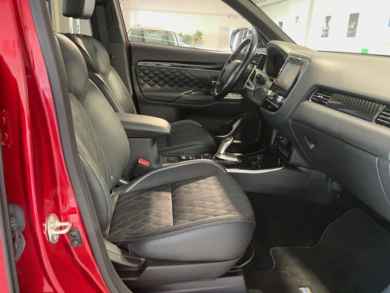 Mitsubishi Outlander 2.4 PHEV Plus Spirit 4WD 2020 – снимка 16