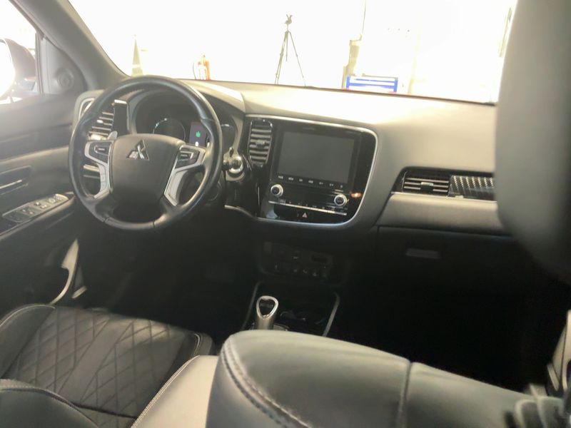 Mitsubishi Outlander 2.4 PHEV Plus Spirit 4WD 2020 – снимка 17