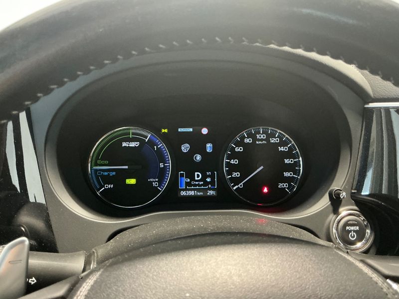 Mitsubishi Outlander 2.4 PHEV Plus Spirit 4WD 2020 – снимка 18