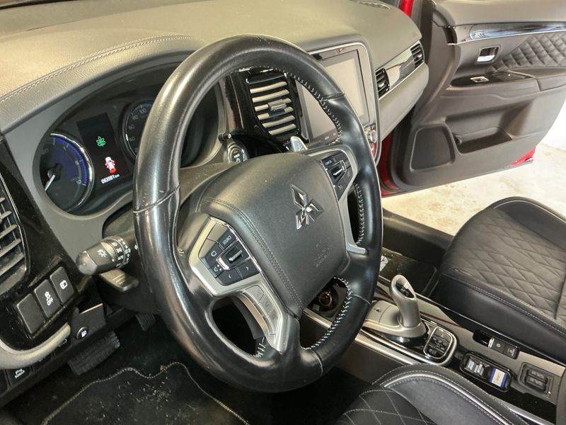 Mitsubishi Outlander 2.4 PHEV Plus Spirit 4WD 2020 – снимка 24