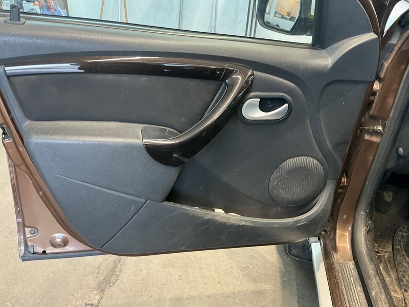 Dacia Duster 1.5 dCi Prestige 4x4 2012 – снимка 30