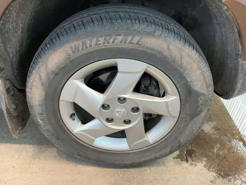 Dacia Duster 1.5 dCi Prestige 4x4 2012 – снимка 11
