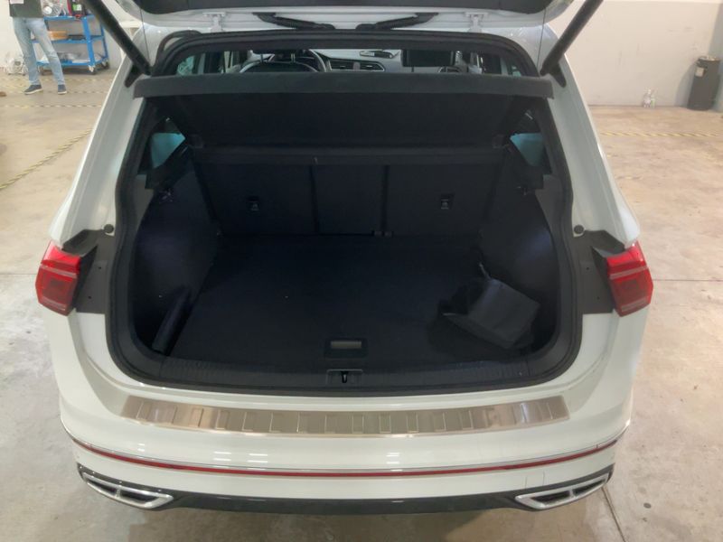 Volkswagen Tiguan 2.0 TDI R-Line 4Motion 2022 – снимка 10
