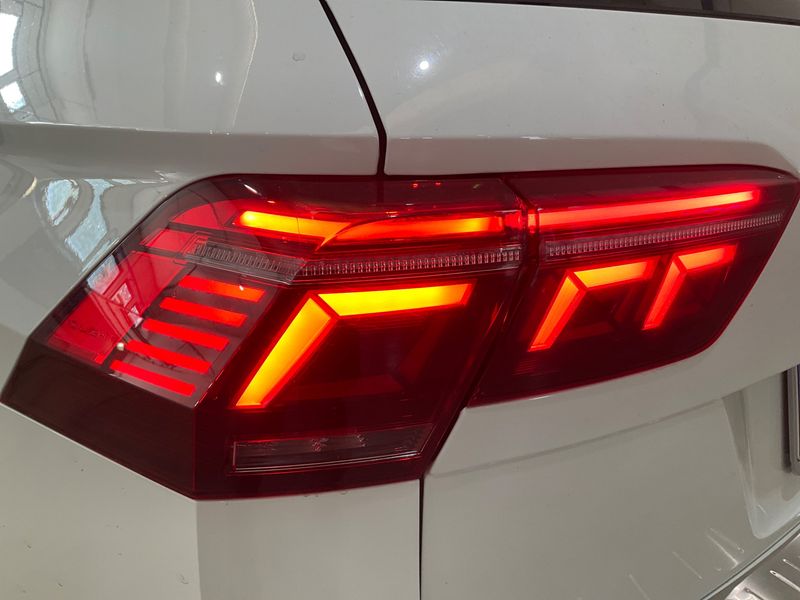 Volkswagen Tiguan 2.0 TDI R-Line 4Motion 2022 – снимка на щета