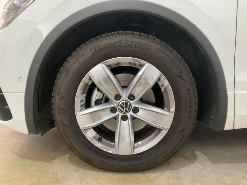 Volkswagen Tiguan 2.0 TDI R-Line 4Motion 2022 – снимка 16