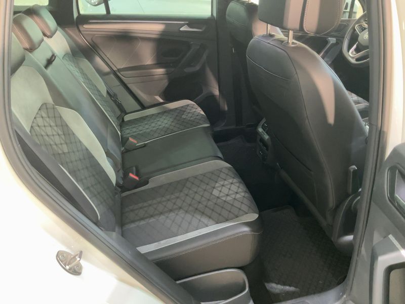 Volkswagen Tiguan 2.0 TDI R-Line 4Motion 2022 – снимка 14