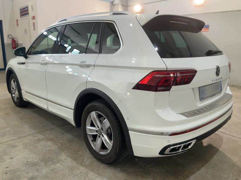 Volkswagen Tiguan 2.0 TDI R-Line 4Motion 2022 – снимка 3
