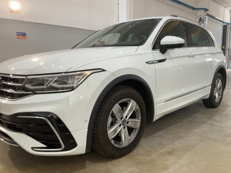 Volkswagen Tiguan 2.0 TDI R-Line 4Motion 2022 – снимка 2