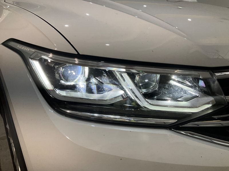 Volkswagen Tiguan 2.0 TDI R-Line 4Motion 2022 – снимка на щета