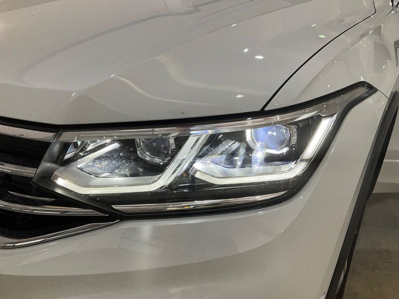 Volkswagen Tiguan 2.0 TDI R-Line 4Motion 2022 – снимка на щета