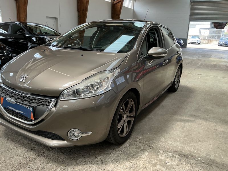 Peugeot 208 1.2 VTi Allure 2012 – снимка 1