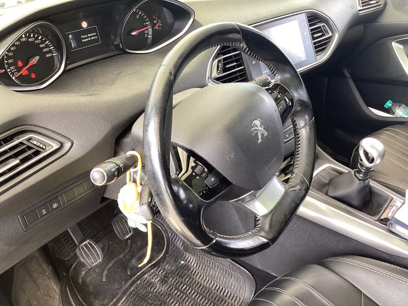 Peugeot 308 1.5 Blue-HDi Allure 2018 – снимка 22