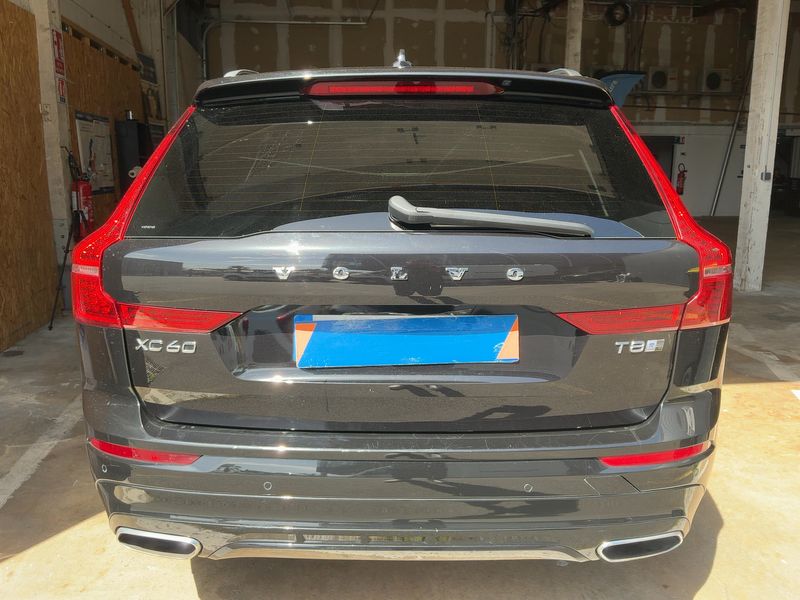 Volvo XC60 2.0 T8 Plug-in Hybrid R-Design AWD 2019 – снимка 7