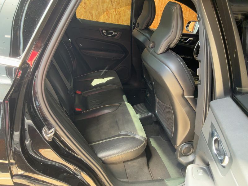 Volvo XC60 2.0 T8 Plug-in Hybrid R-Design AWD 2019 – снимка 19