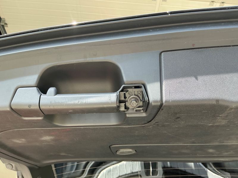 Volvo XC60 2.0 T8 Plug-in Hybrid R-Design AWD 2019 – снимка 25