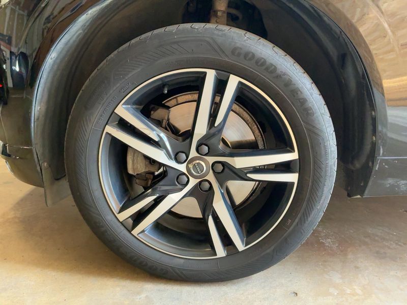 Volvo XC60 2.0 T8 Plug-in Hybrid R-Design AWD 2019 – снимка 3