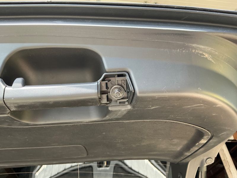 Volvo XC60 2.0 T8 Plug-in Hybrid R-Design AWD 2019 – снимка 26