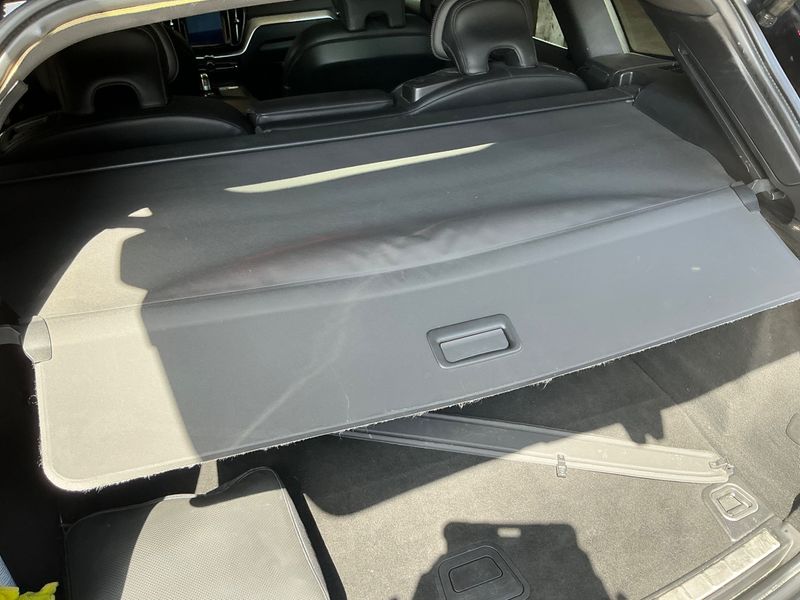 Volvo XC60 2.0 T8 Plug-in Hybrid R-Design AWD 2019 – снимка 27