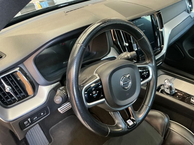 Volvo XC60 2.0 T8 Plug-in Hybrid R-Design AWD 2019 – снимка 22