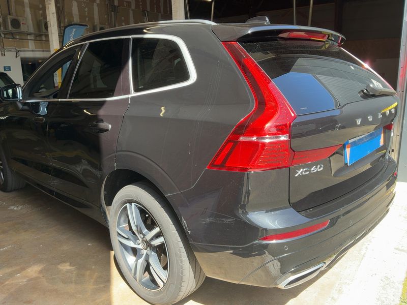 Volvo XC60 2.0 T8 Plug-in Hybrid R-Design AWD 2019 – снимка 6