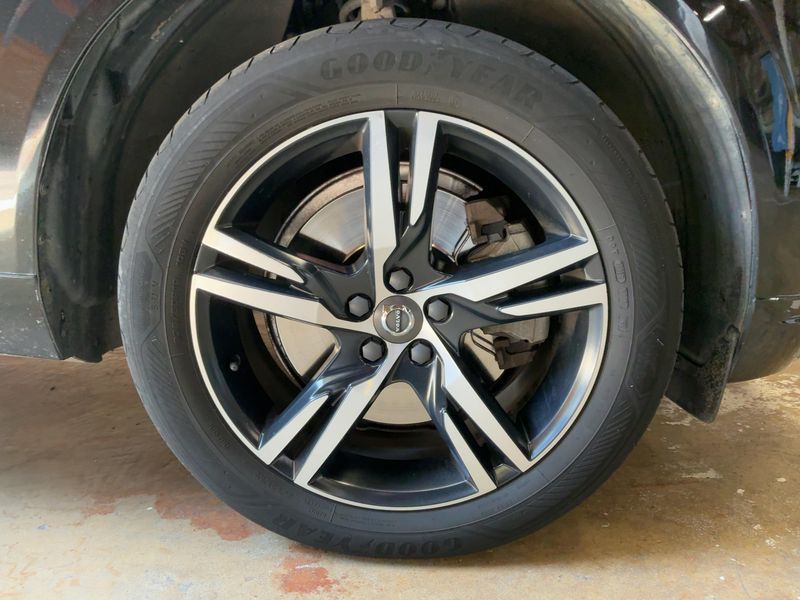 Volvo XC60 2.0 T8 Plug-in Hybrid R-Design AWD 2019 – снимка 11