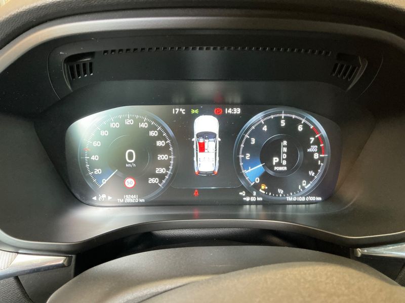 Volvo XC60 2.0 T8 Plug-in Hybrid R-Design AWD 2019 – снимка 18