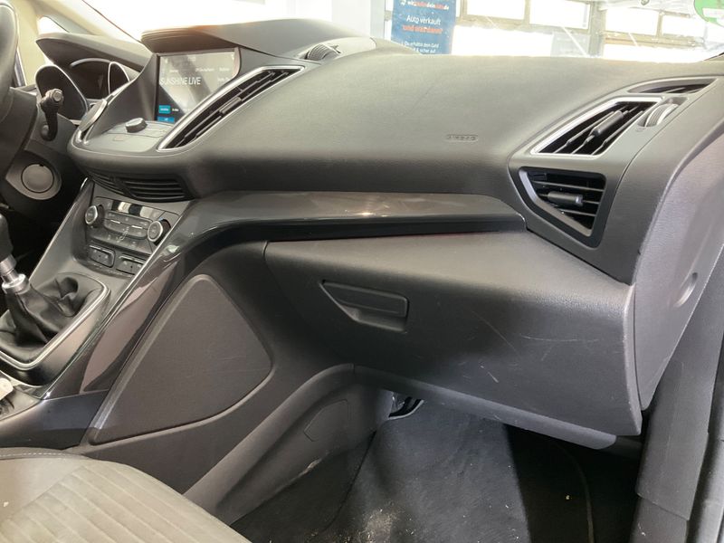 Ford C-Max 1.5 TDCi Titanium 2018 – снимка 31