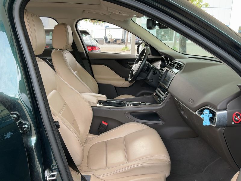 Jaguar F-Pace 25d Prestige AWD 2018 – снимка 16