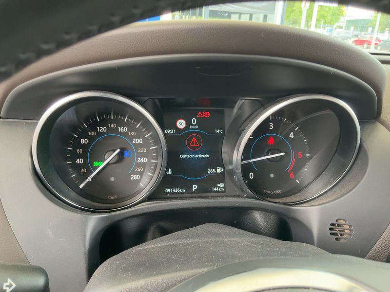 Jaguar F-Pace 25d Prestige AWD 2018 – снимка 18