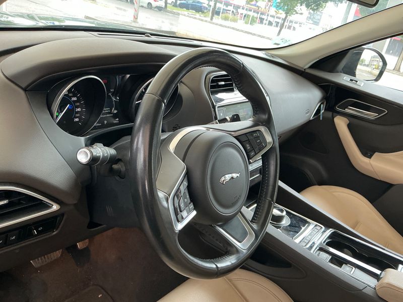 Jaguar F-Pace 25d Prestige AWD 2018 – снимка 26