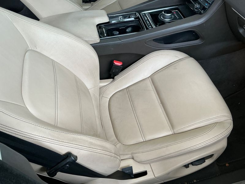 Jaguar F-Pace 25d Prestige AWD 2018 – снимка 24