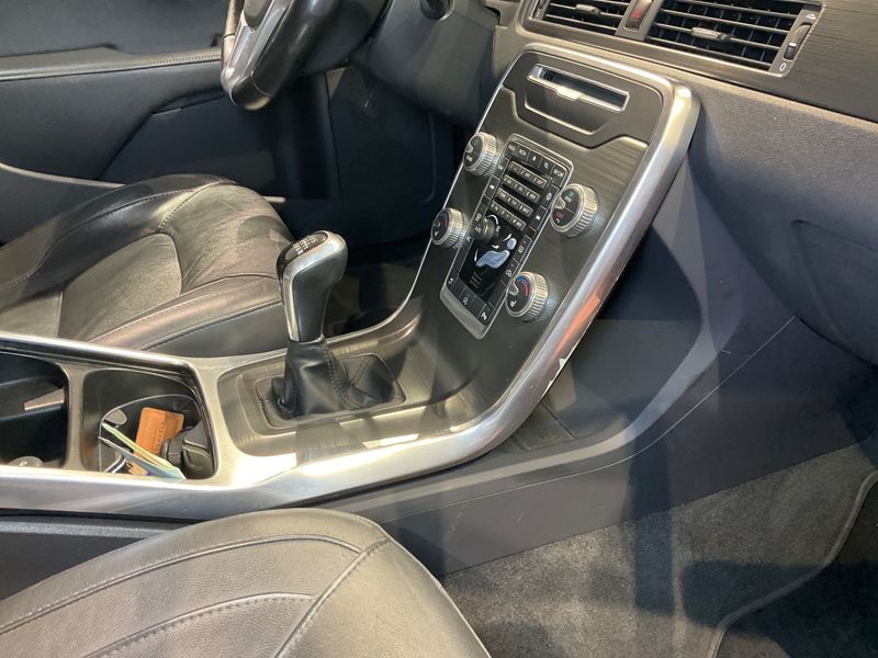 Volvo V70 2.0 D3 Momentum 2016 – снимка 22