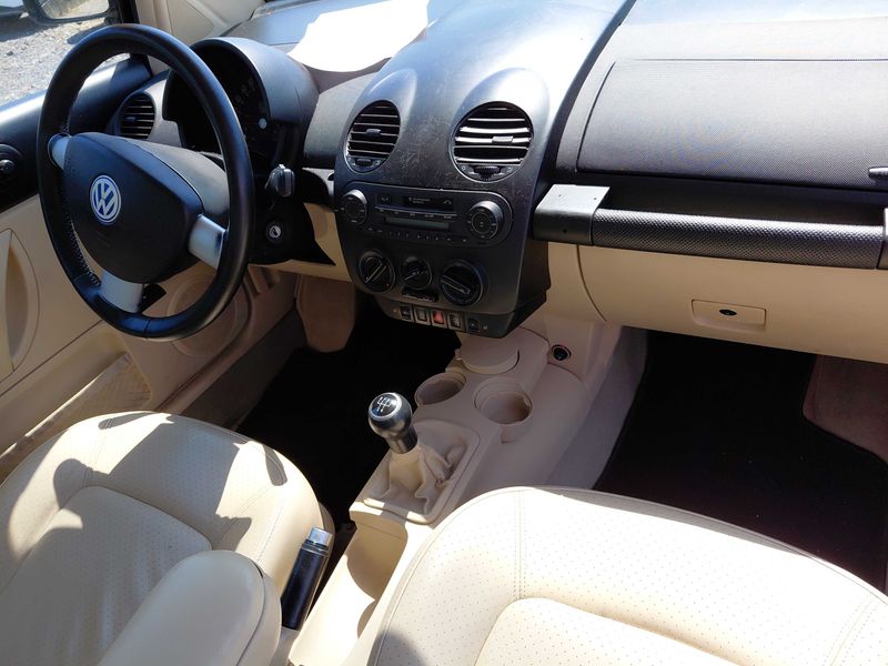 Volkswagen New Beetle 2.0 2000 – снимка 11