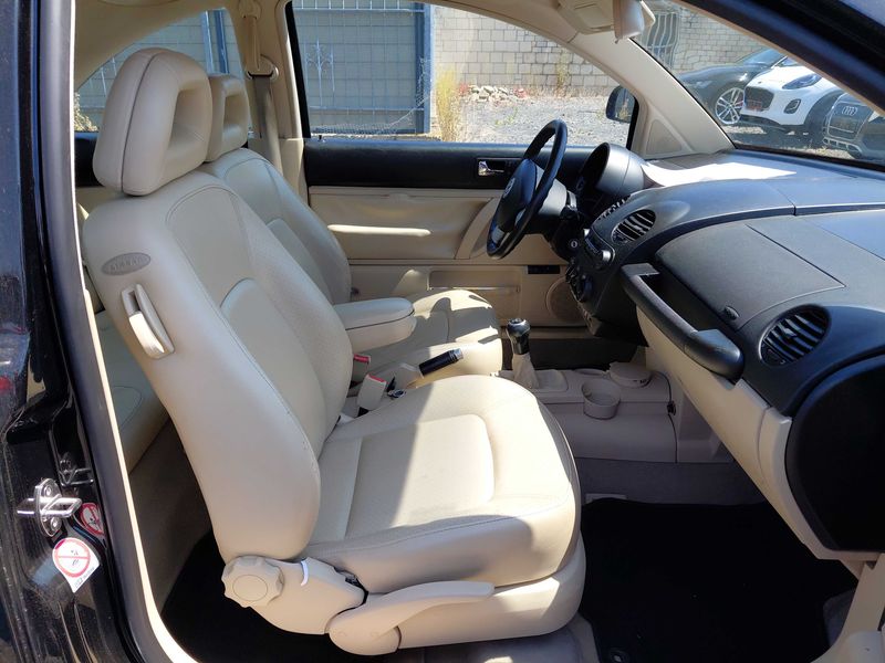Volkswagen New Beetle 2.0 2000 – снимка 10