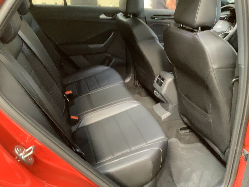 Volkswagen T-Roc 1.5 TSI ACT R-Line 2022 – снимка 19