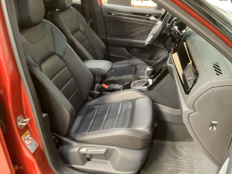 Volkswagen T-Roc 1.5 TSI ACT R-Line 2022 – снимка 16