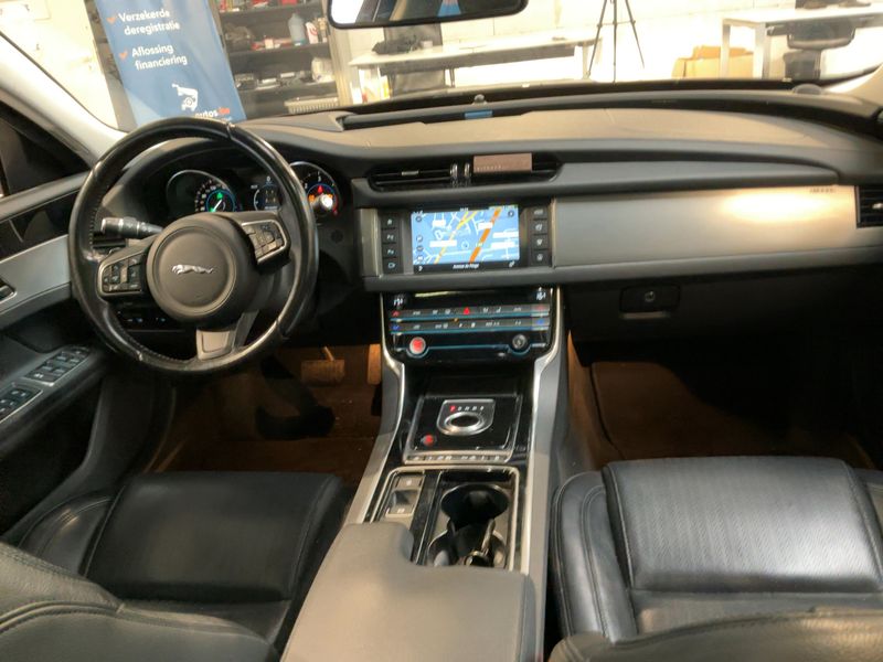 Jaguar XF 20d Prestige 2015 – снимка 17