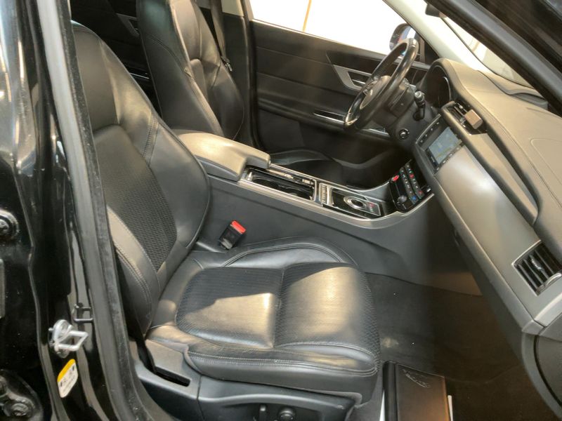 Jaguar XF 20d Prestige 2015 – снимка 16