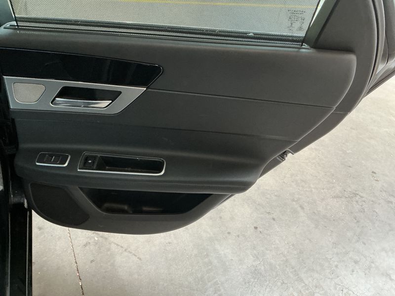 Jaguar XF 20d Prestige 2015 – снимка 31