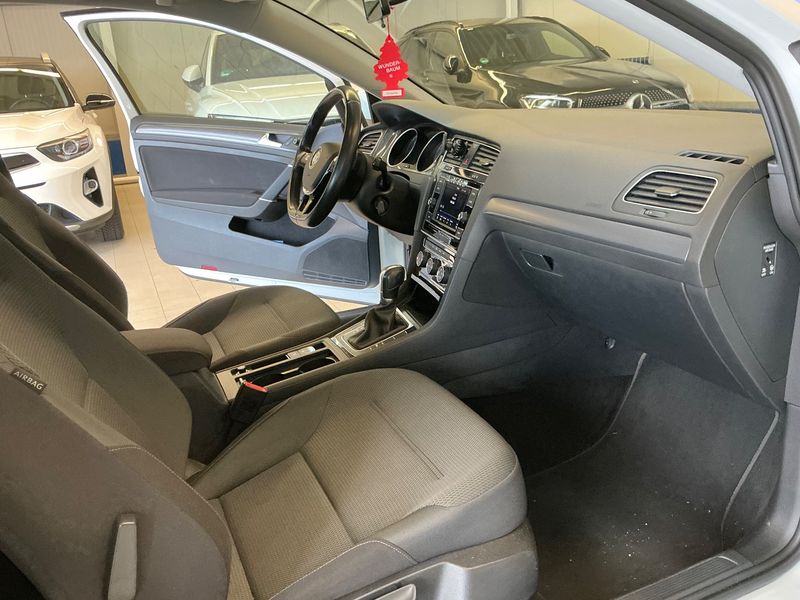 Volkswagen Golf VII 2.0 TDI Comfortline BlueMotion Tech 2018 – снимка 16