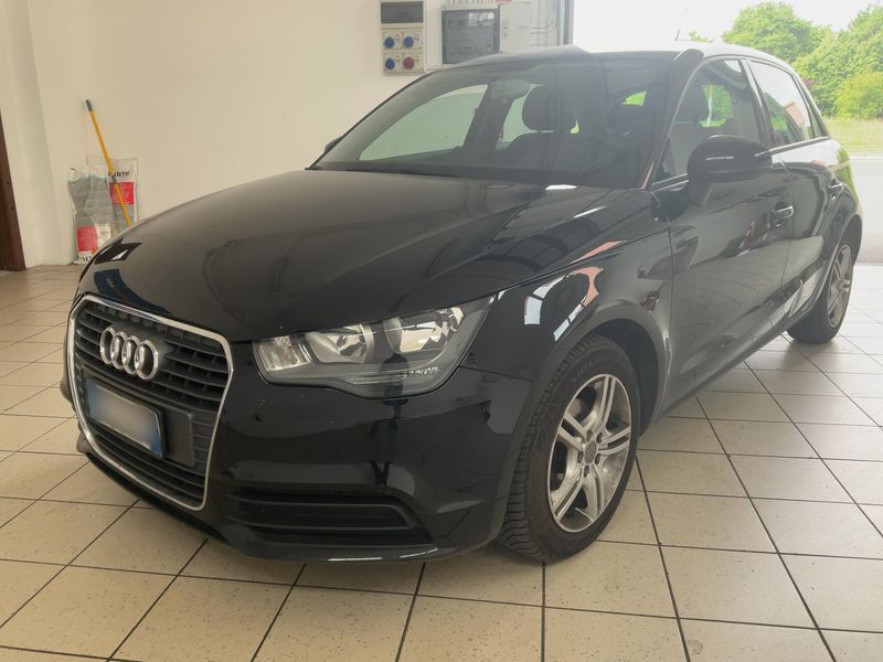 Audi A1 Sportback 1.6 TDI Attraction 2014 – снимка 1