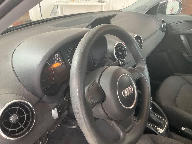 Audi A1 Sportback 1.6 TDI Attraction 2014 – снимка 27