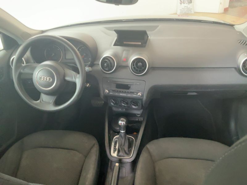 Audi A1 Sportback 1.6 TDI Attraction 2014 – снимка 17
