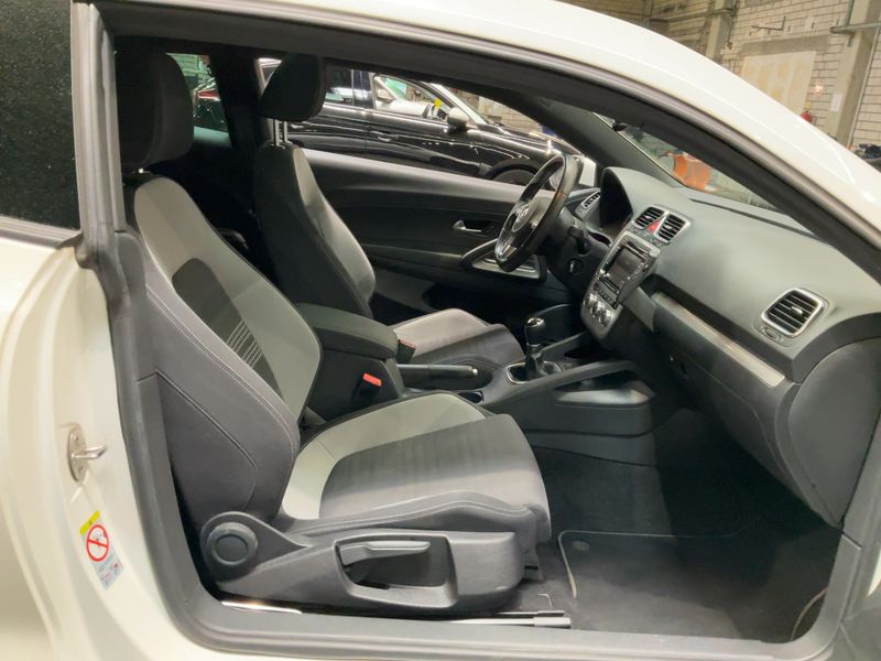 Volkswagen Scirocco 1.4 TSI Life 2014 – снимка 16