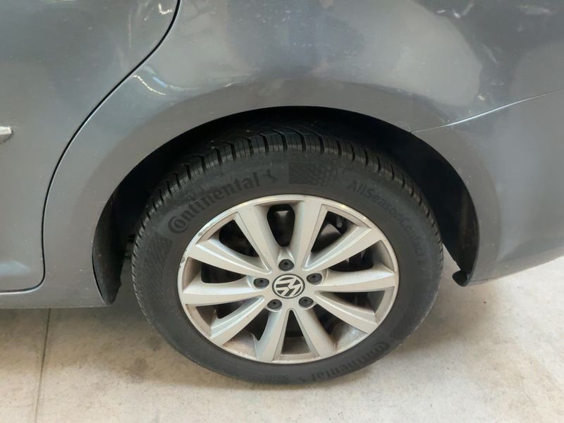 Volkswagen Touran 1.6 TDI Highline BlueMotion Tech 2011 – снимка 5