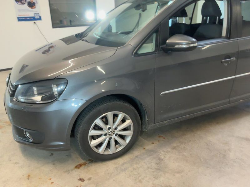Volkswagen Touran 1.6 TDI Highline BlueMotion Tech 2011 – снимка 2