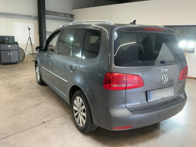 Volkswagen Touran 1.6 TDI Highline BlueMotion Tech 2011 – снимка 6