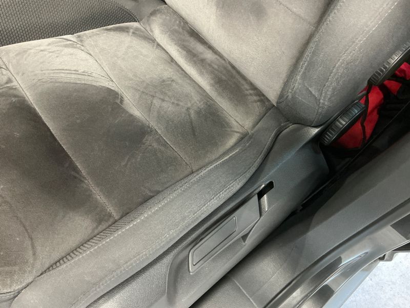 Volkswagen Touran 1.6 TDI Highline BlueMotion Tech 2011 – снимка 24