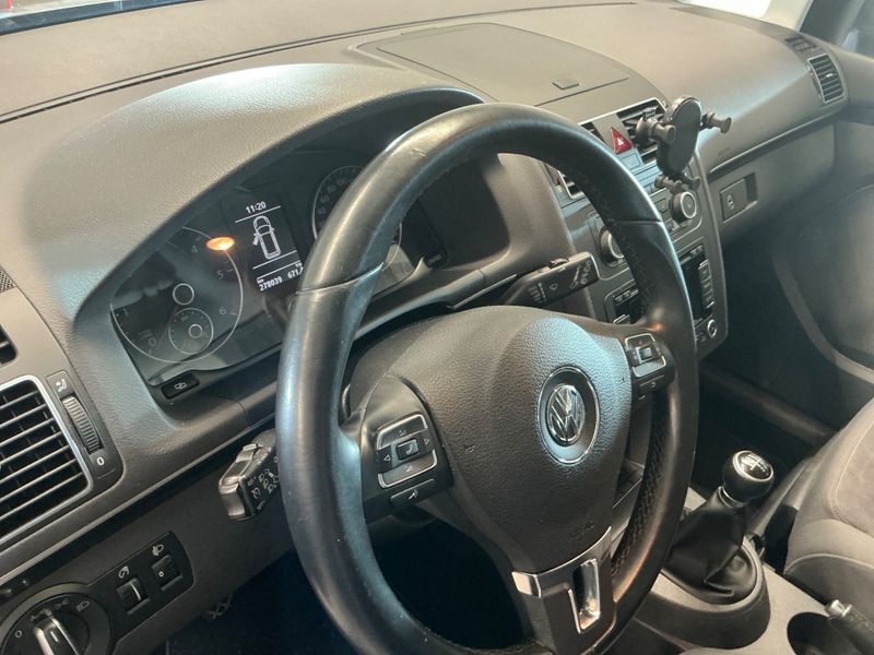 Volkswagen Touran 1.6 TDI Highline BlueMotion Tech 2011 – снимка 23
