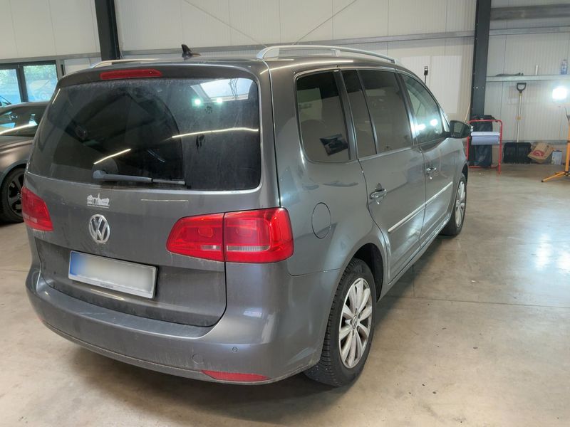 Volkswagen Touran 1.6 TDI Highline BlueMotion Tech 2011 – снимка 6
